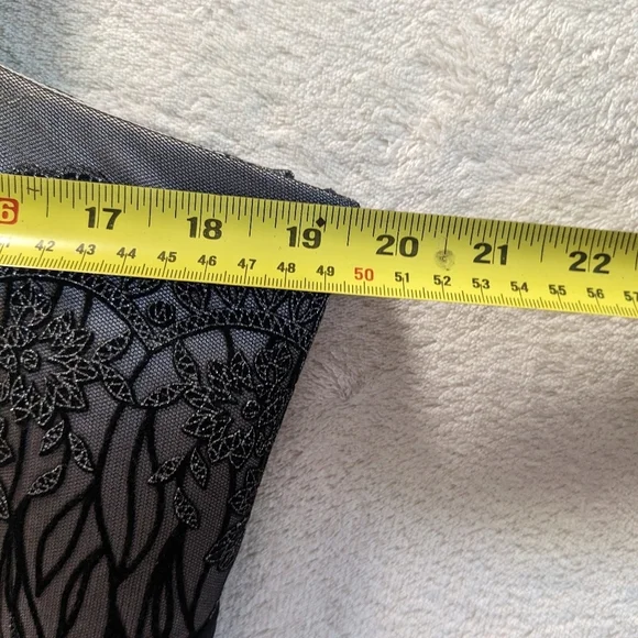 Elegant Laura Plus Black Lace Midi Dress Size Based On Measurements size 16 - Picture 5 of 8